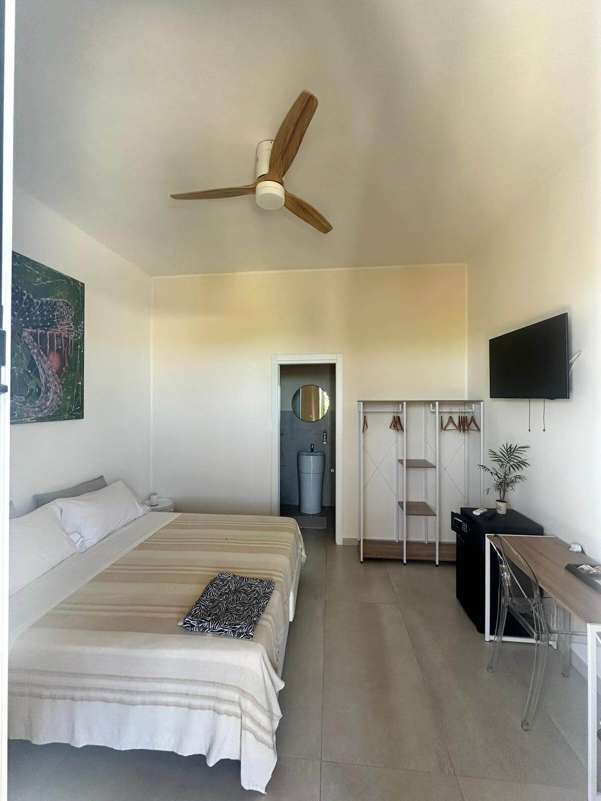 Sunset Wave — room